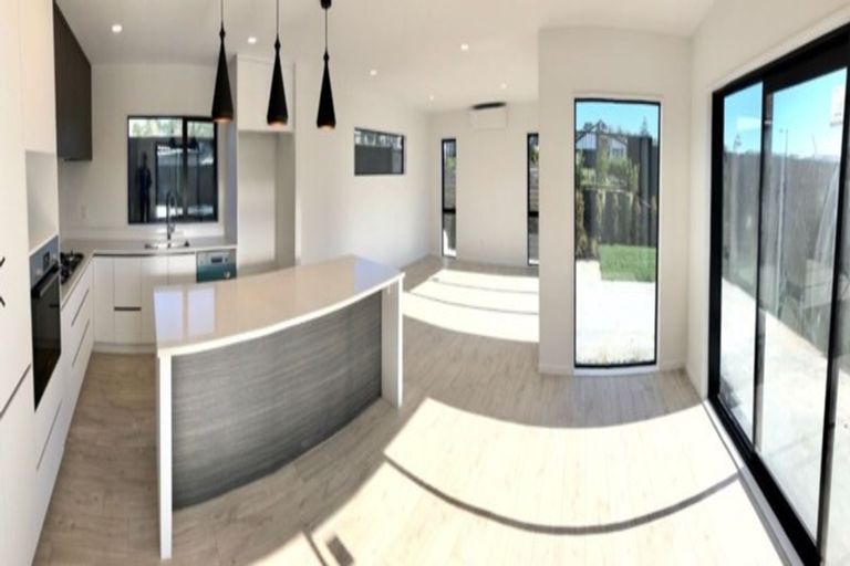 Photo of property in 40 Lumbarda Drive, Kumeu, 0810