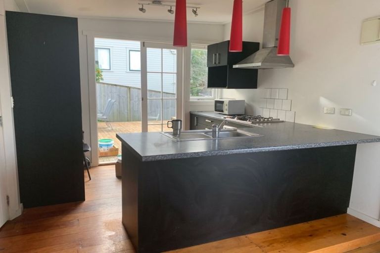 Photo of property in 2/36 Masterton Road, Rothesay Bay, Auckland, 0630