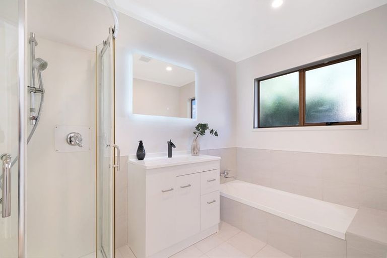 Photo of property in 3/1a Amberley Avenue, Te Atatu South, Auckland, 0610