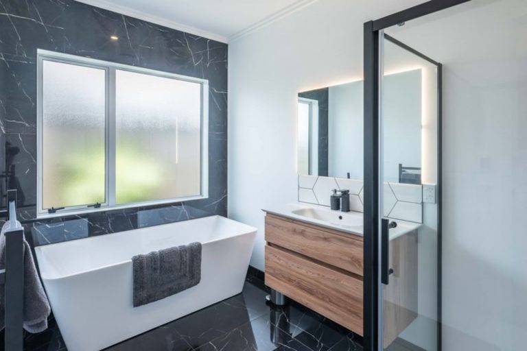 Photo of property in 316a Te Moana Road, Waikanae, 5036