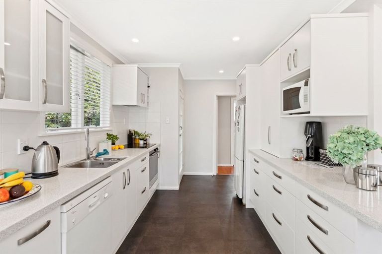 Photo of property in 1/12 Wolsley Avenue, Milford, Auckland, 0620