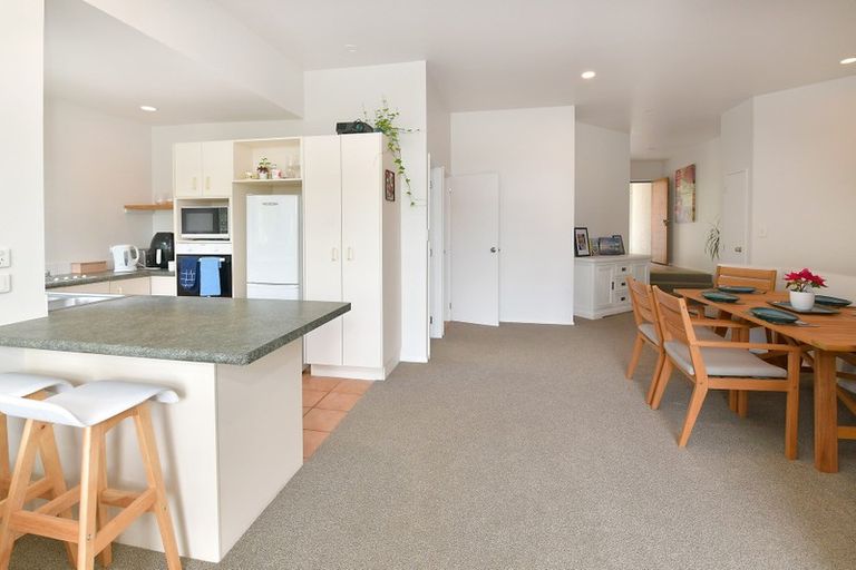 Photo of property in 1/62 Fernhill Way, Oteha, Auckland, 0632