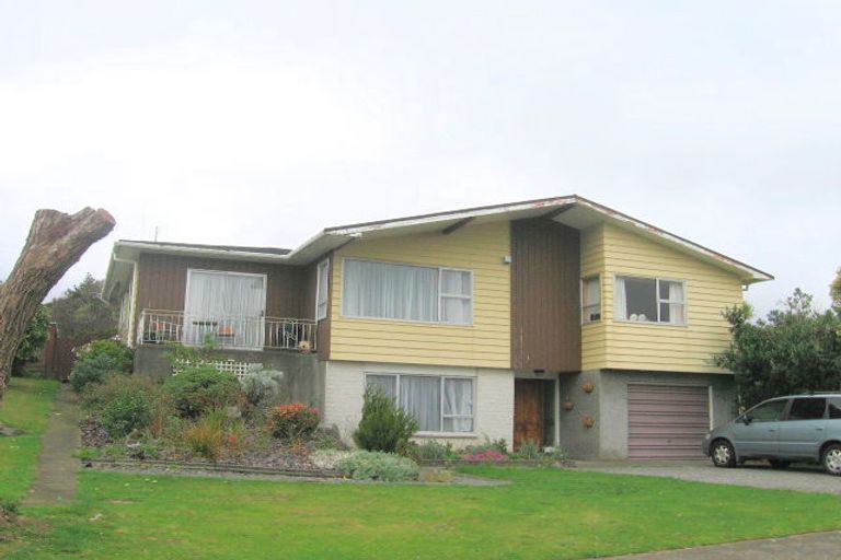 Photo of property in 103 Taylor Terrace, Tawa, Wellington, 5028