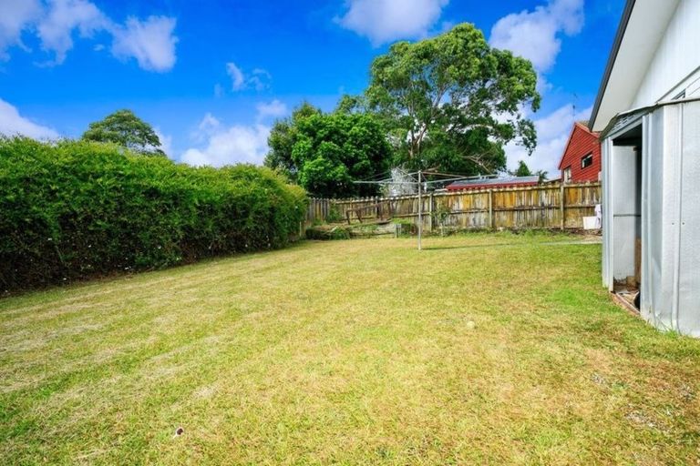 Photo of property in 14 Jumento Place, Unsworth Heights, Auckland, 0632