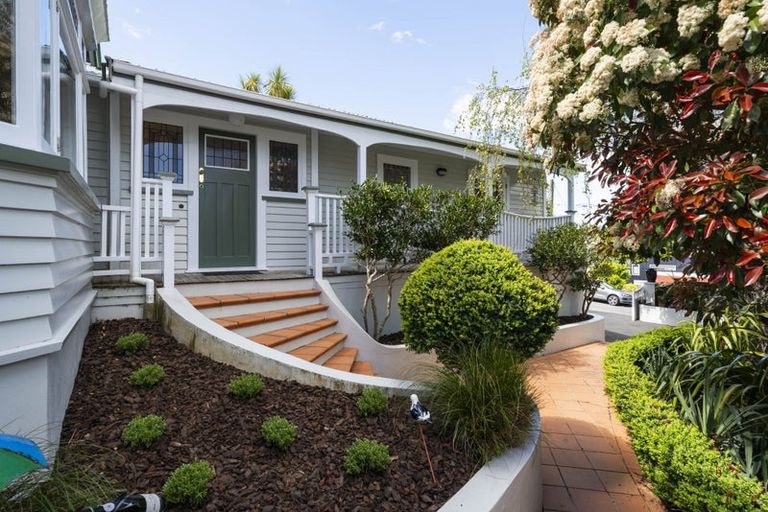 Photo of property in 29 Seaview Road, Paremata, Porirua, 5024