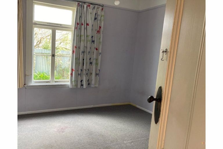 Photo of property in 52 Timaru Road, Waimate, 7924
