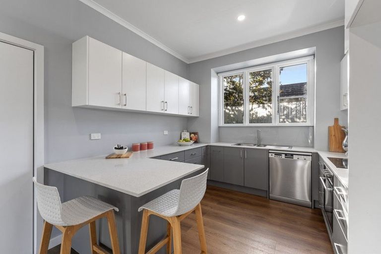 Photo of property in 100 Retreat Road, Avonside, Christchurch, 8061