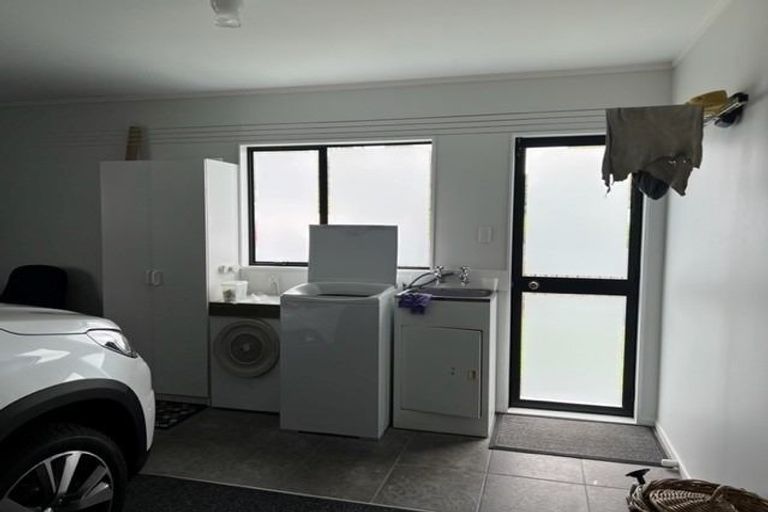 Photo of property in 3/77 Konini Road, Titirangi, Auckland, 0604