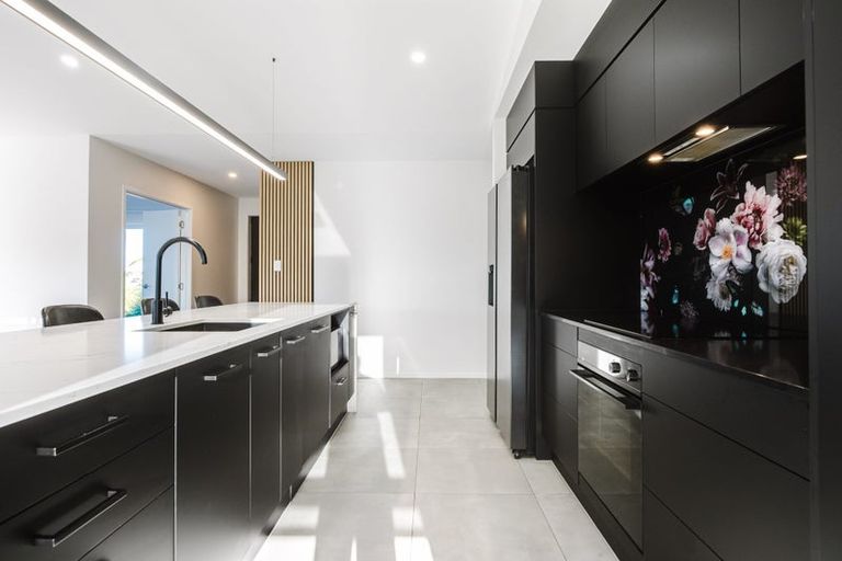 Photo of property in 5 Laguna Place, Matakatia, Whangaparaoa, 0930