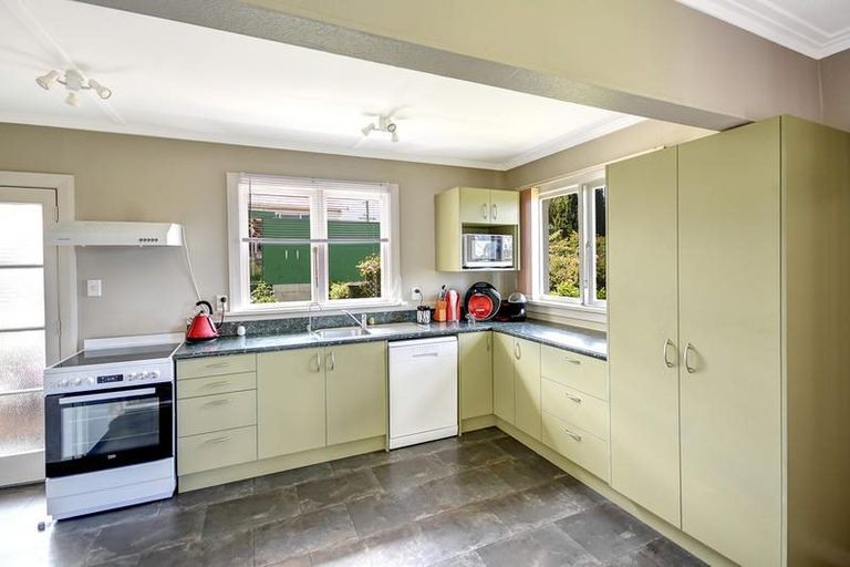 Photo of property in 24 Junction Road, Ravensbourne, Dunedin, 9022