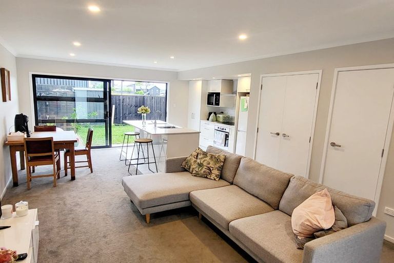 Photo of property in 14 Whiri Lane, Hobsonville, 0616