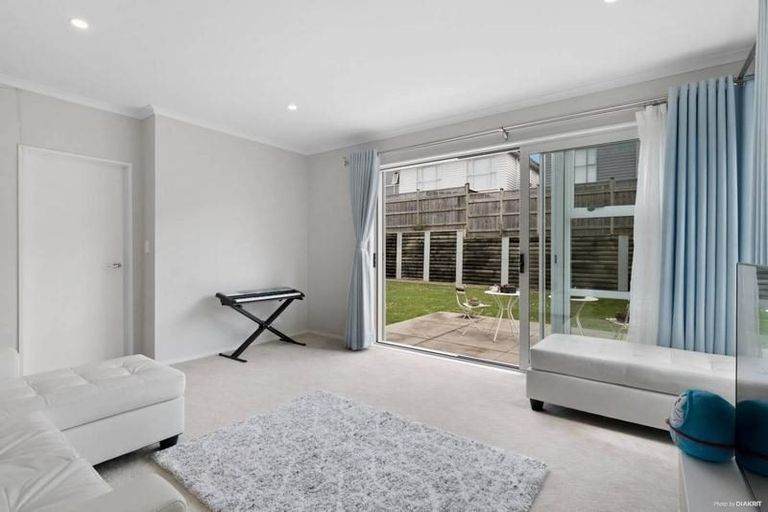 Photo of property in 12 Samuel Cassidy Avenue, Swanson, Auckland, 0614