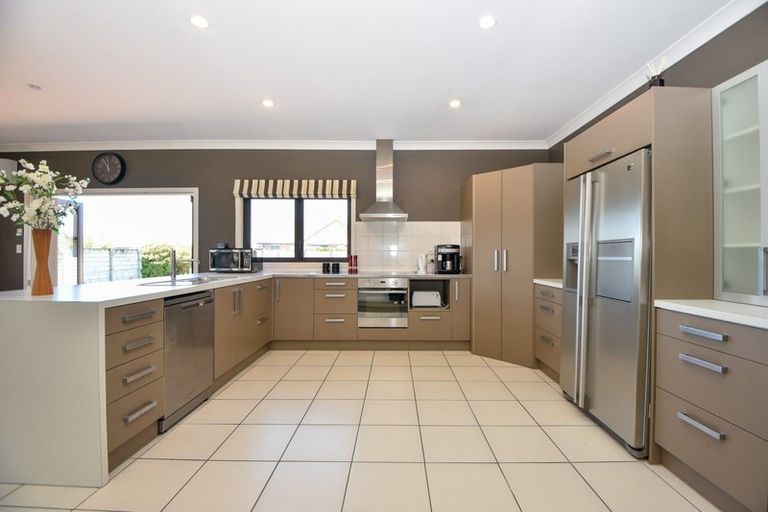 Photo of property in 18 Carrington Drive, Carterton, 5713