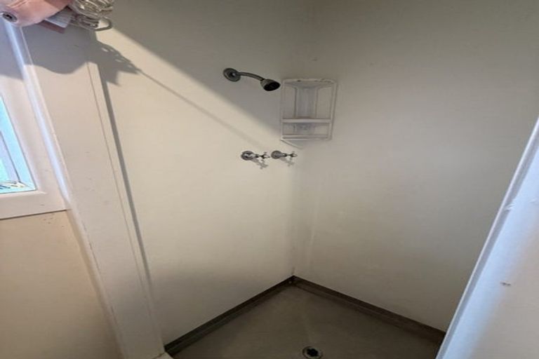 Photo of property in 12d Dawn Place, Te Atatu South, Auckland, 0610