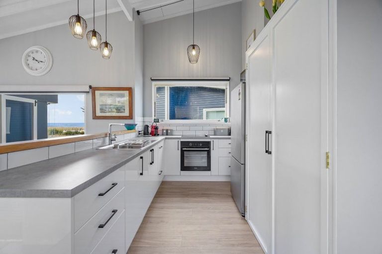 Photo of property in 3428 Pourerere Beach Road, Pourerere, Omakere, 4271