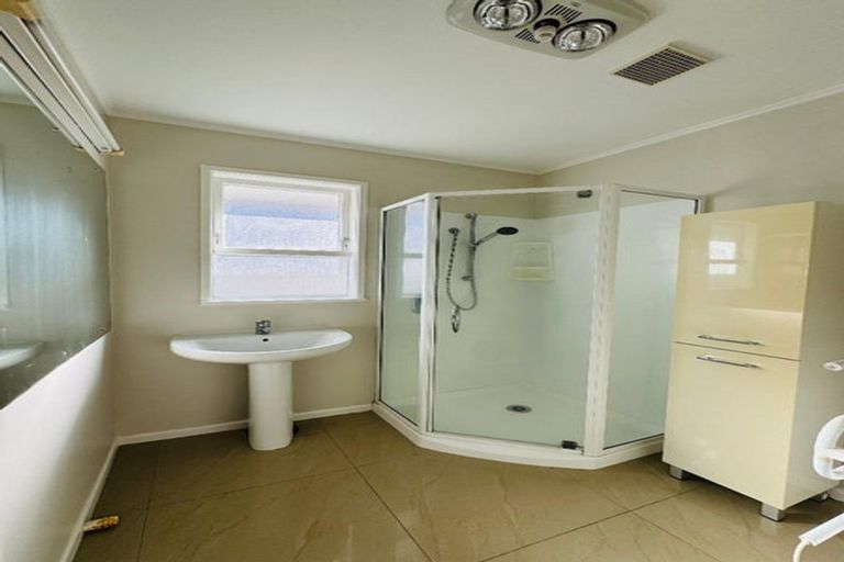 Photo of property in 18b Kirby Street, Glendene, Auckland, 0602