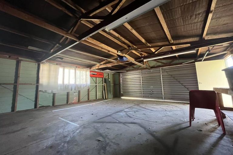 Photo of property in 37 Strid Road, Te Atatu South, Auckland, 0610