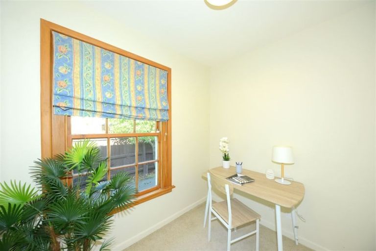 Photo of property in 118 Memorial Avenue, Burnside, Christchurch, 8053