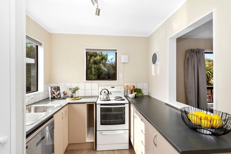 Photo of property in 28a Cheltenham Terrace, Newlands, Wellington, 6037