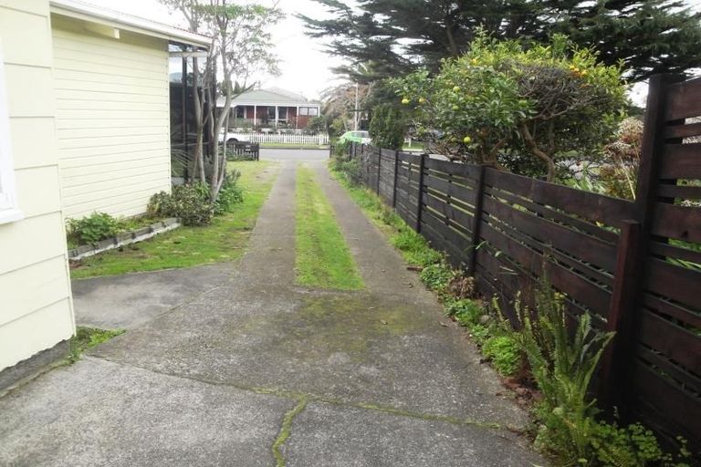 Photo of property in 14 Callender Terrace, Paraparaumu Beach, Paraparaumu, 5032