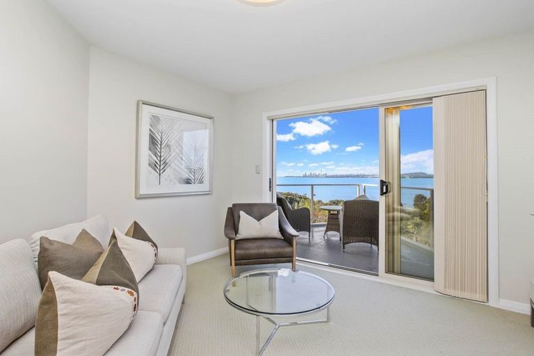 Photo of property in 51 Harbour View Road, Te Atatu Peninsula, Auckland, 0610