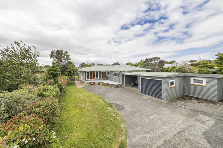Photo of property in 12 Parata Street, Hokowhitu, Palmerston North, 4410