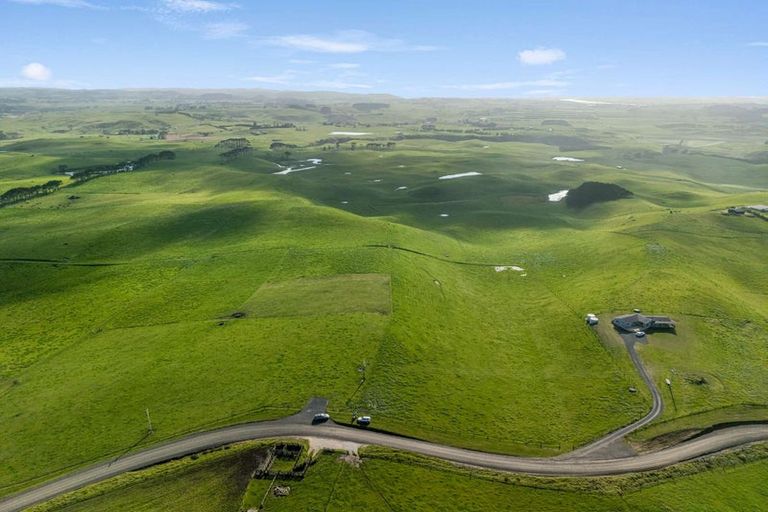 Photo of property in 177 Rehutai Road, Baylys Beach, 0377