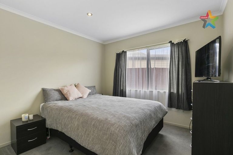 Photo of property in 25 Grimsby Grove, Wainuiomata, Lower Hutt, 5014