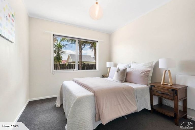 Photo of property in 2/10 Glennandrew Drive, Half Moon Bay, Auckland, 2012