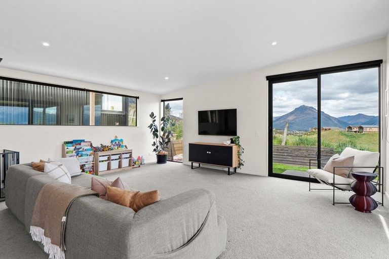 Photo of property in 93 Spur Ridge Rise, Jacks Point, 9371