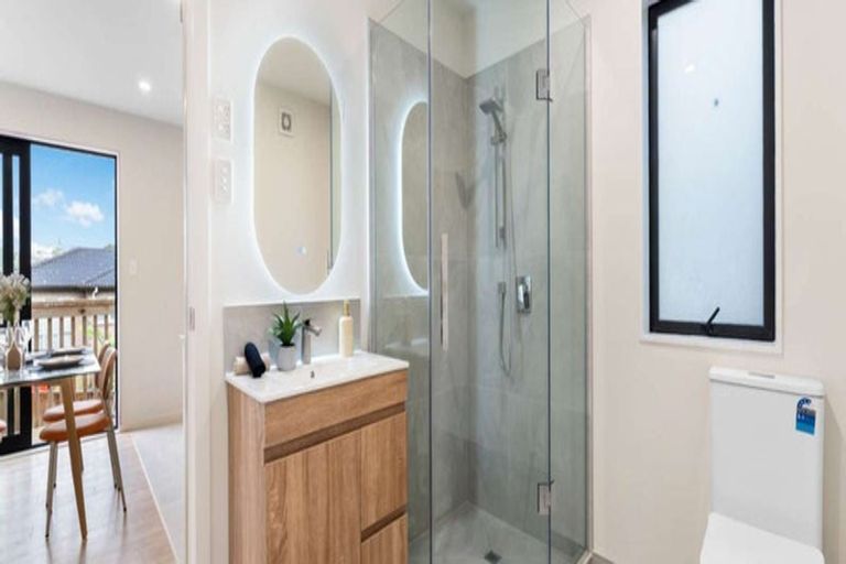 Photo of property in 10a Helleur Road, Massey, Auckland, 0614