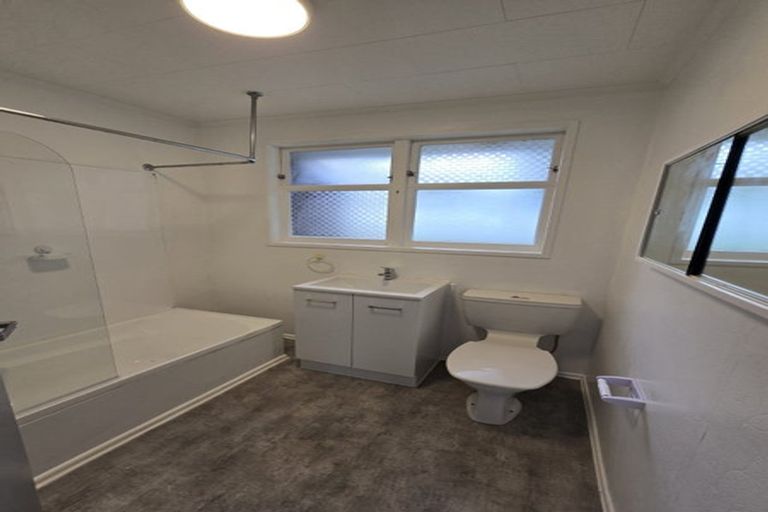 Photo of property in 51b Mana View Road, Paremata, Porirua, 5026