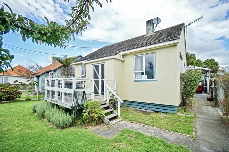 Photo of property in 14 Station Road, Te Puke, 3119