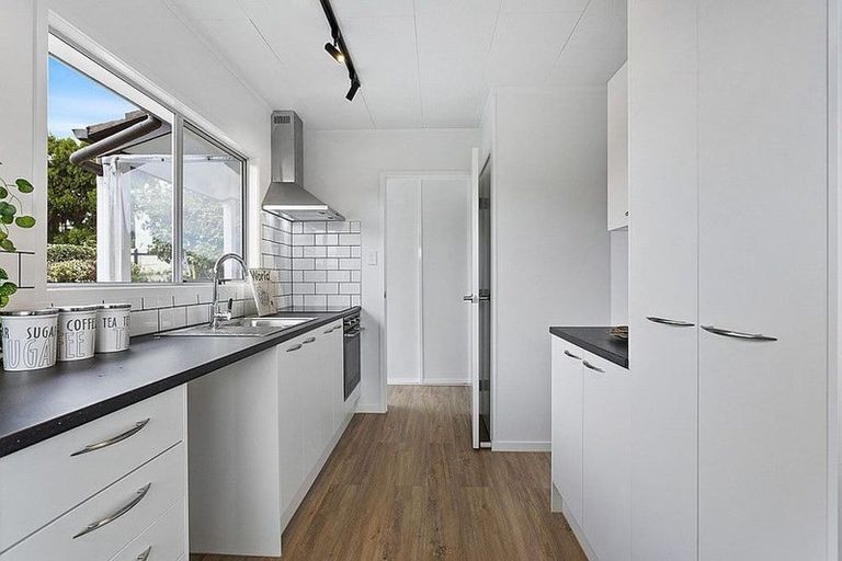 Photo of property in 2/105 Don Buck Road, Massey, Auckland, 0614