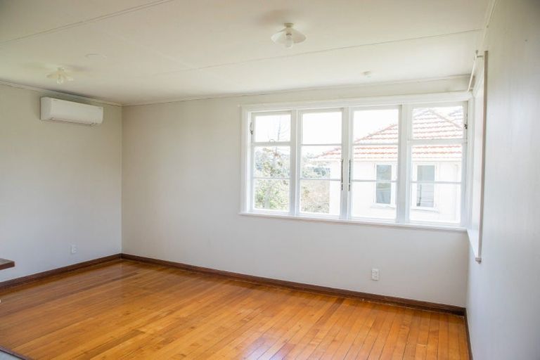 Photo of property in 33 Hillary Crescent, Belmont, Auckland, 0622