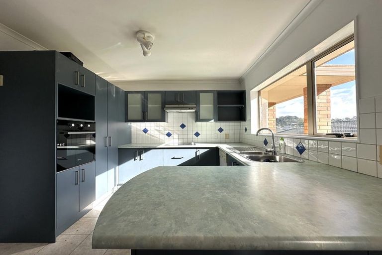 Photo of property in 3 Chesterton Terrace, Henderson, Auckland, 0612