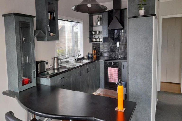 Photo of property in 2/422 Devon Street West, Lynmouth, New Plymouth, 4310