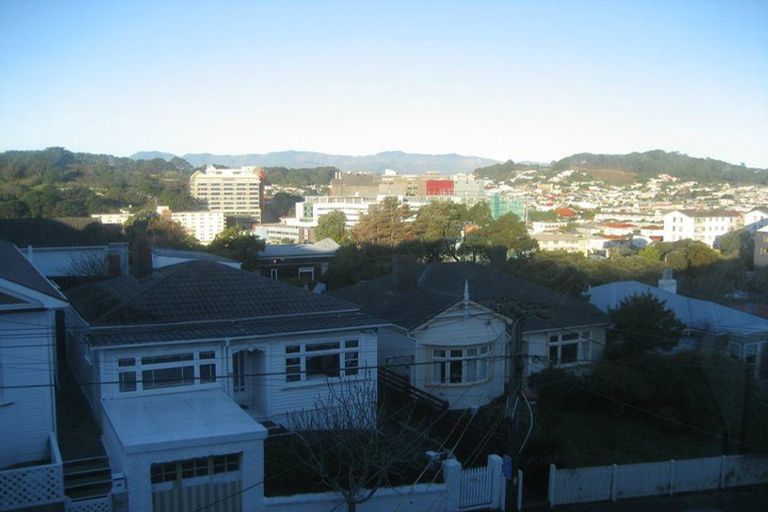 Photo of property in 64 Wright Street, Mount Cook, Wellington, 6021