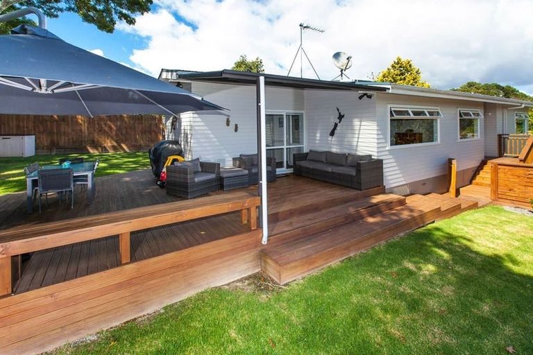 Photo of property in 25 Blakeborough Drive, Forrest Hill, Auckland, 0620
