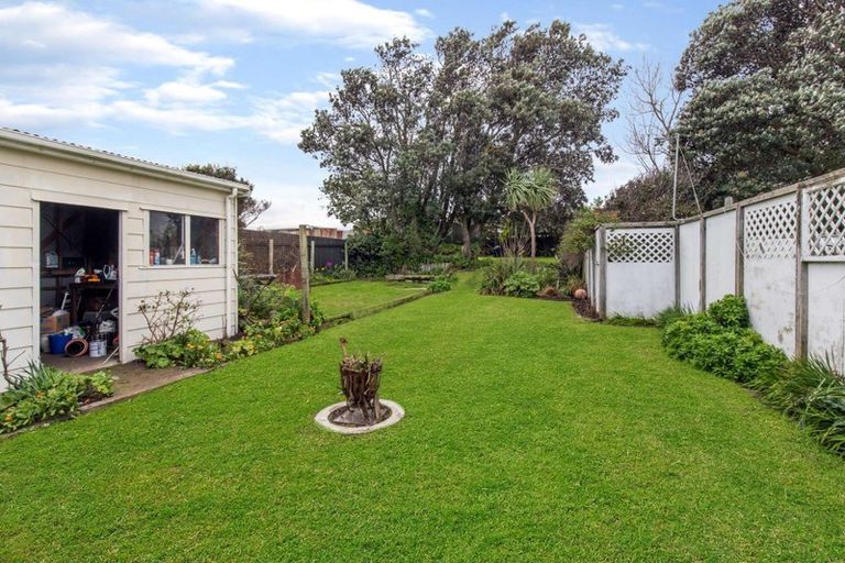 Photo of property in 28 Hood Street, Castlecliff, Whanganui, 4501