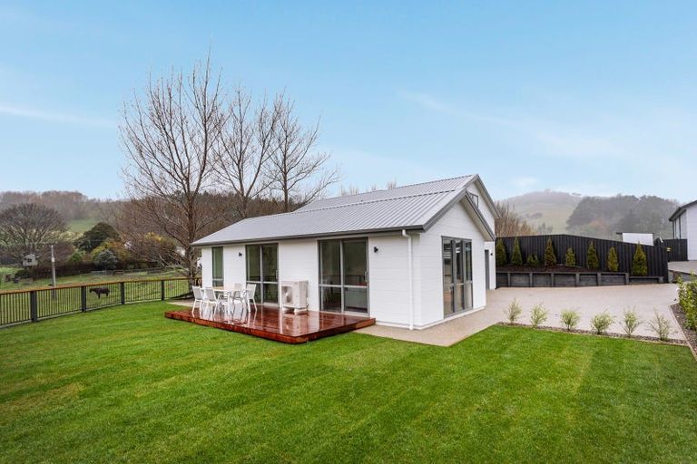 Photo of property in 7 Ella Lane, Green Island, Dunedin, 9018