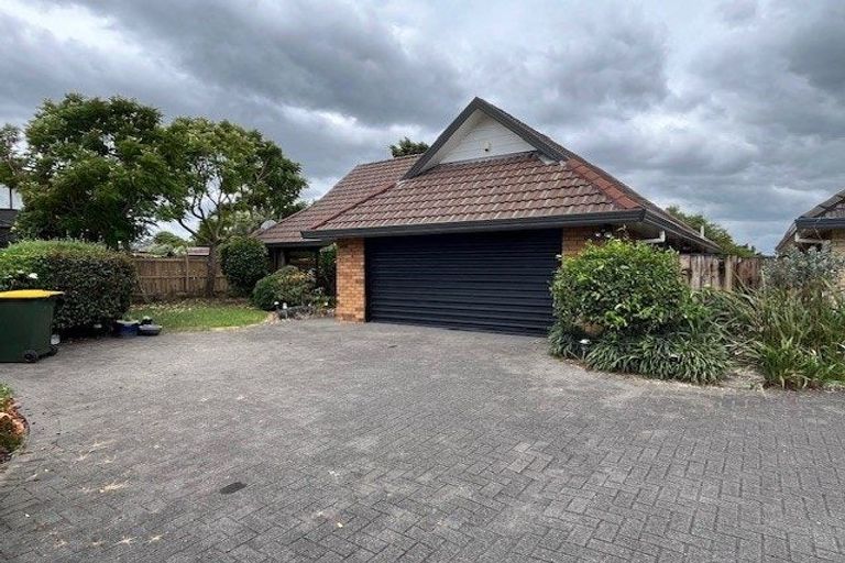 Photo of property in 2/31 Crescent Hills Court, Northpark, Auckland, 2013