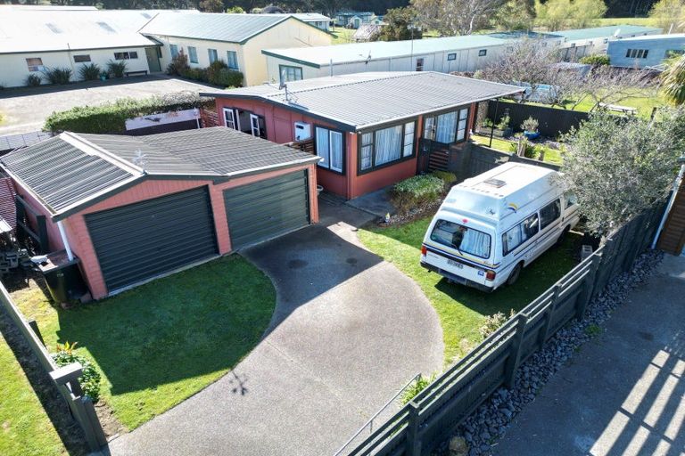 Photo of property in 15 Te Awa Street, Foxton Beach, Foxton, 4815