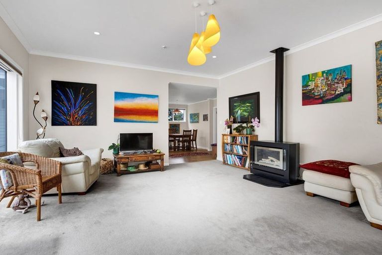 Photo of property in 4 Price Street, Westown, New Plymouth, 4310