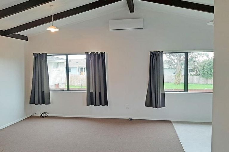 Photo of property in 2/215a Swanson Road, Henderson, Auckland, 0610