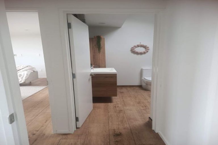 Photo of property in 2/182 Mount Pleasant, Mount Pleasant, Christchurch, 8081