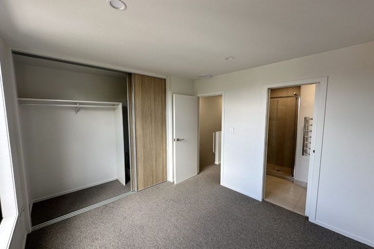 Photo of property in 19 Lyons Avenue, Murrays Bay, Auckland, 0630