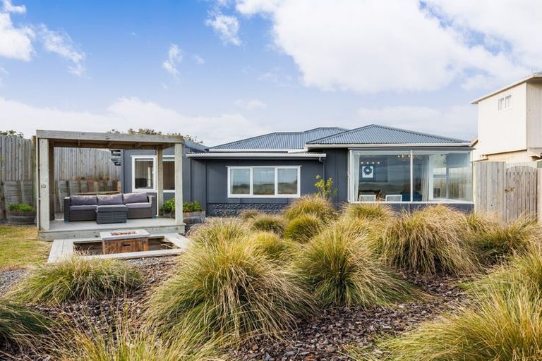 Photo of property in 3 Kent Avenue, Waitarere Beach, Levin, 5510