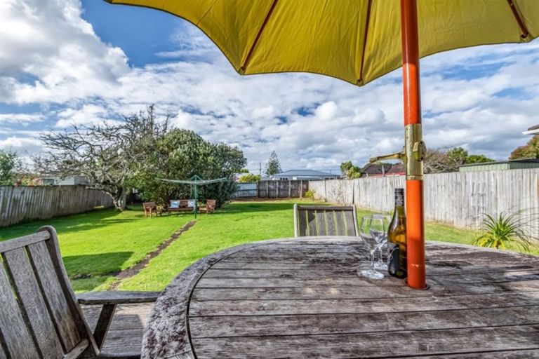 Photo of property in 8 Hayman Place, Beach Haven, Auckland, 0626