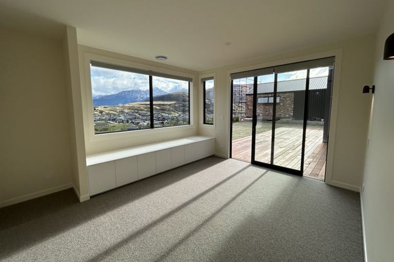 Photo of property in 107 Spur Ridge Rise, Jacks Point, 9371